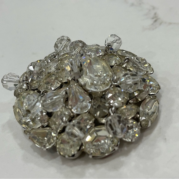 VINTAGE HEAVY CRYSTALS KRAMER NY BROOCH PIN & EARRINGS - Picture 4 of 10